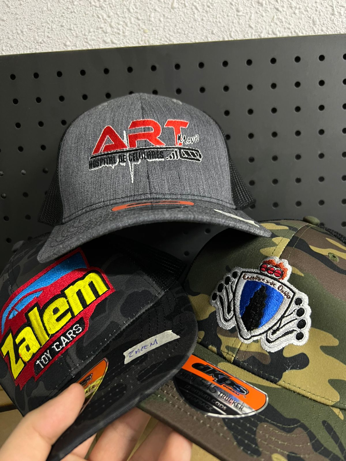 Gorras personalizadas ART y Zalem