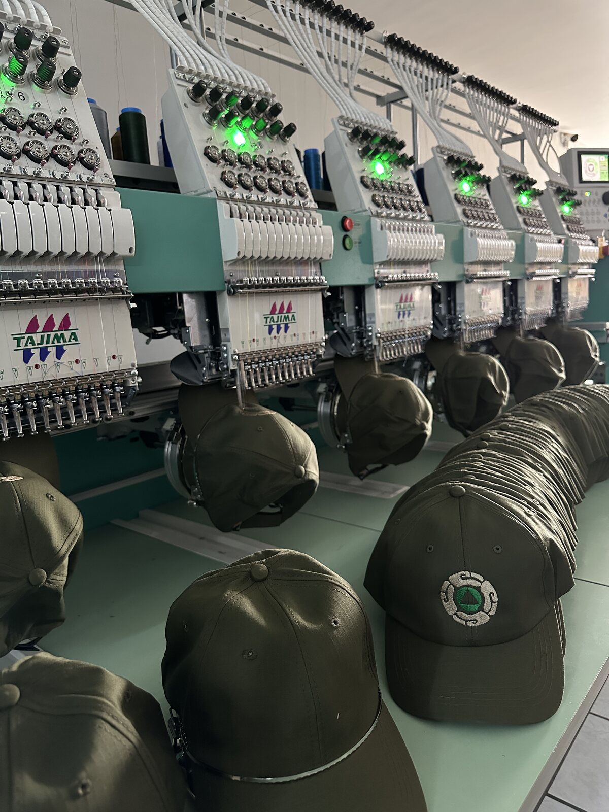 Producción de gorras en Tajima